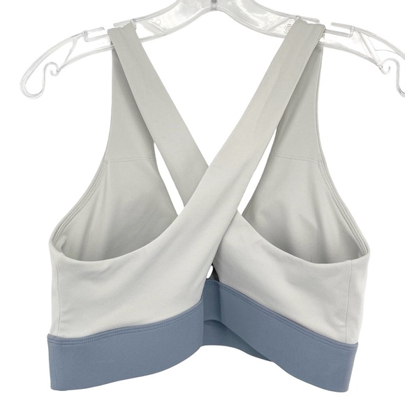 Fabletics Oasis Twist Medium Impact Sports Bra Size Medium - Picture 3 of 7